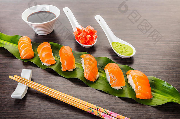 日本厨房寿司大马哈鱼叶