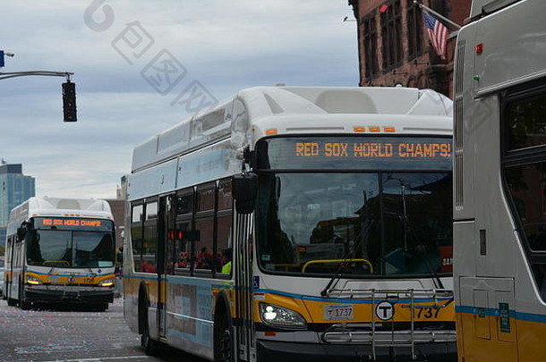 MBTA公共汽车庆祝红色的袜世界系列锦标赛冠军游行波依斯顿街回来湾波士顿麻萨诸塞州