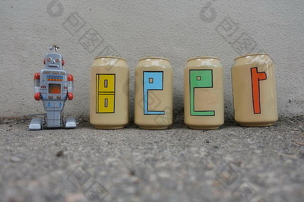 啤酒文本画啤酒罐锡玩具机器人