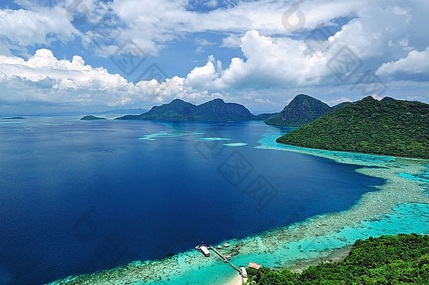 马来西亚上午婆罗洲风景优美的空中视图做sakaran海洋公园热带岛semporna上午