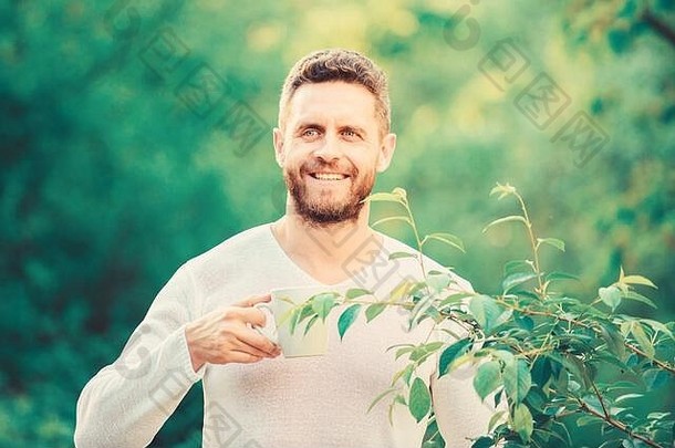 生态生活男人。男人。绿色森林早....咖啡健康的生活方式自然健康快乐男人。杯茶早餐点心<strong>时间</strong>喝茶户外早....灵感