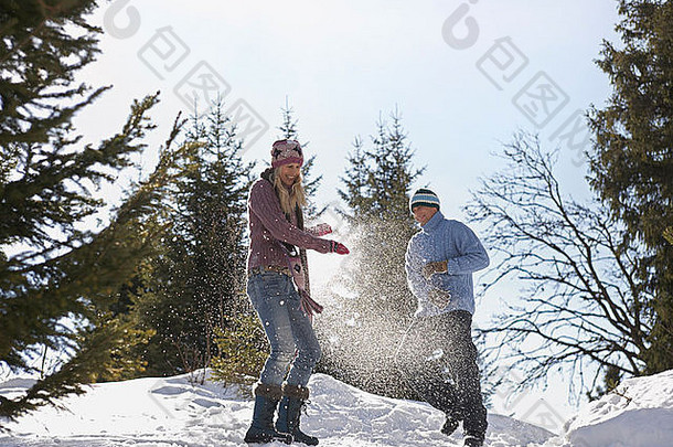 夫妇玩雪山