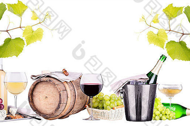 香槟红色的白色酒桶冰桶食物葡萄孤立的白色背景