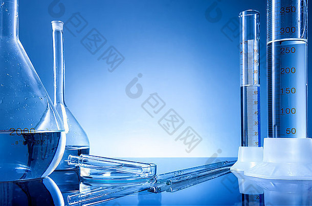 实验室设备瓶烧瓶蓝色的背景