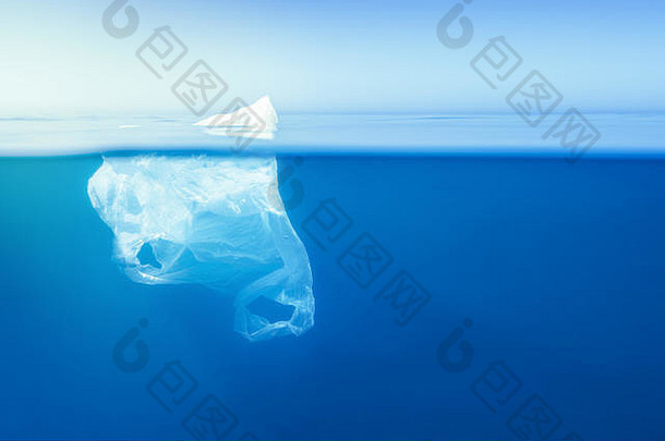 塑料浪费水下塑料袋地中海海蓝色的水表面冰山环境问题复制空间文本
