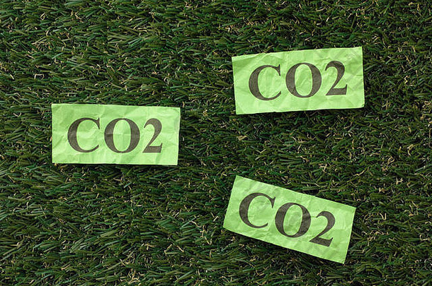 碳二氧化物云绿色草概念图像关闭