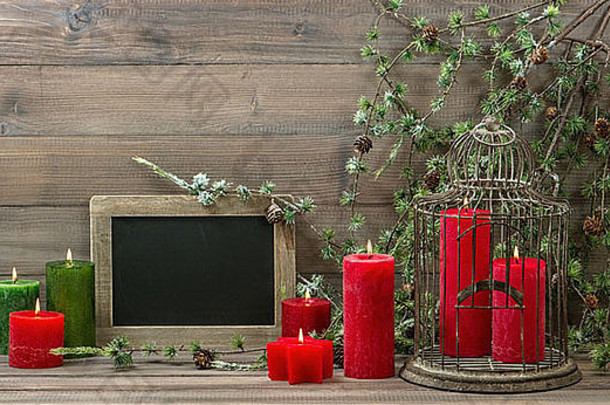 古董圣诞节装饰鸟笼红色的蜡烛松分支