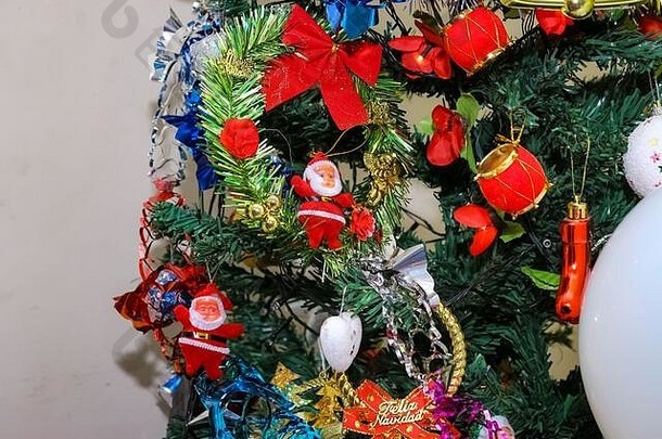 圣诞节树生活房间美丽的假期装饰房间圣诞节树玩具