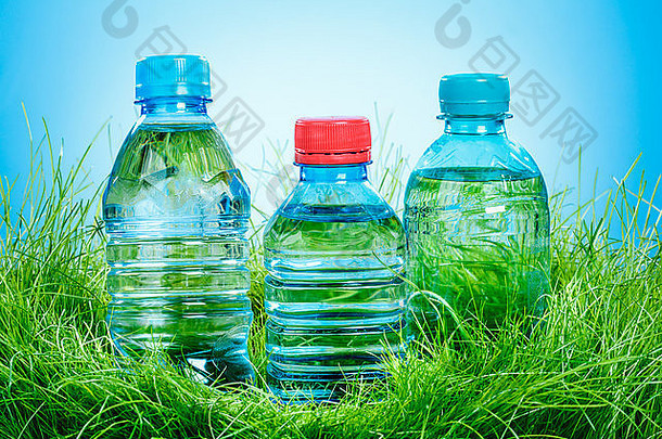 瓶水绿色草