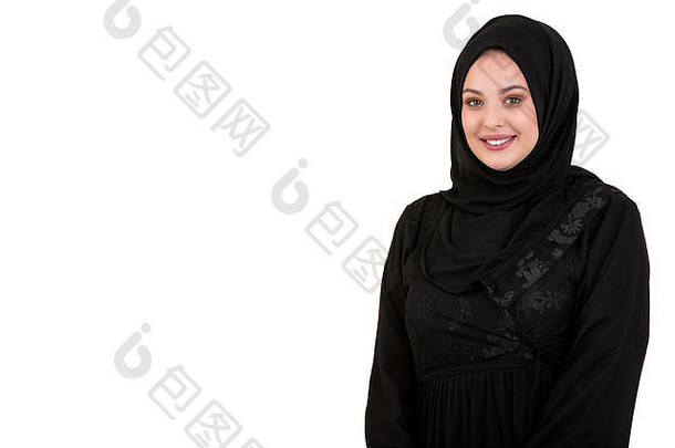 年轻的女人穿传统的阿拉伯语服装戴