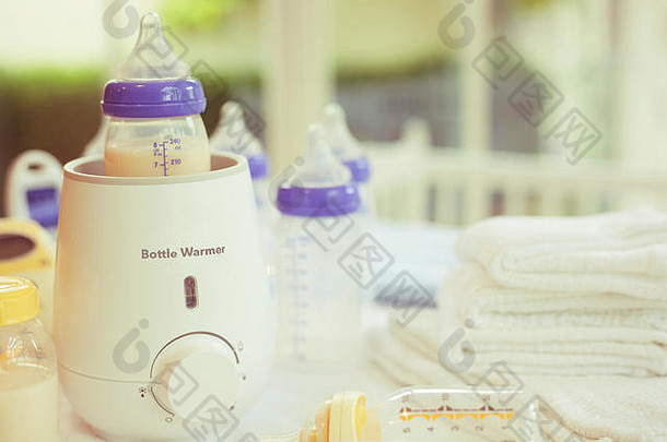 瓶温暖的婴儿食物温暖的复制空间