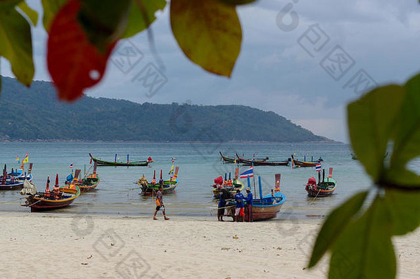 Rawai海滩普吉岛岛泰国2月长跟踪船异国情调的湾Rawai普吉岛岛泰国