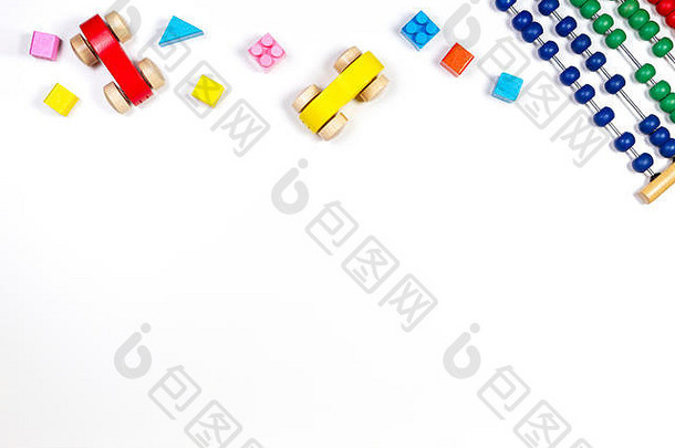 婴儿孩子们玩具框架玩具算盘木汽车砖白色背景前视图平躺复制空间文本