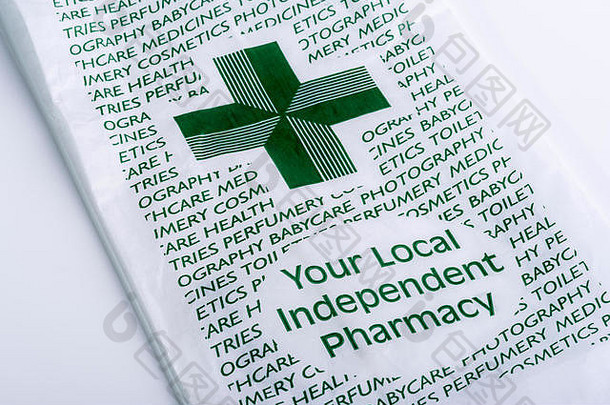 当地的独立的药店纸袋绿色交叉