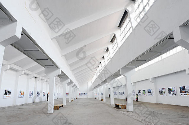 艺术展览大厅改造被遗弃的工厂建筑