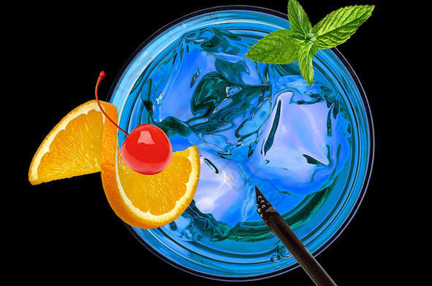蓝色的环礁湖鸡尾酒包括伏特加柠檬水库拉索岛橙色黑樱桃酒樱桃黑色的背景