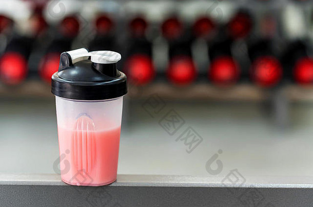 塑料瓶草莓蛋白质健身房