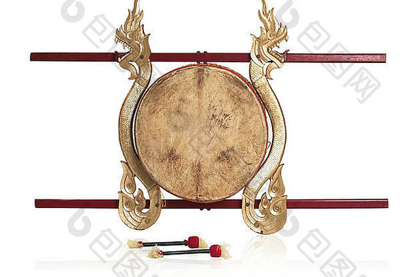 泰国鼓音乐的仪器古董硬找到孤立的白色