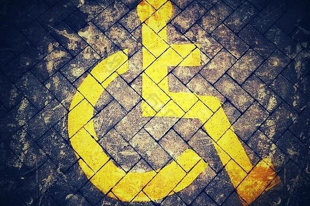 明亮的黄色的轮椅象征画黑暗背景
