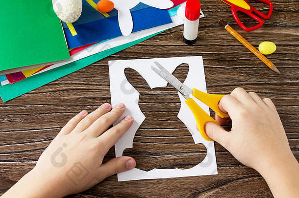 孩子切割细节复活节明信片复活节兔子手工制作的项目孩子们的创造力手工艺品工艺品孩子们
