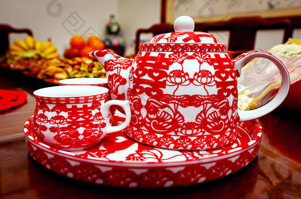 传统的中国人婚礼茶能集红色的