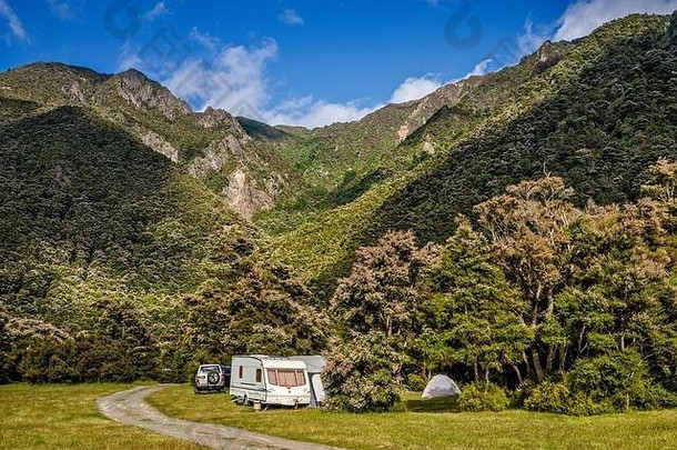 露营者kuripapango营地卡维卡范围山卡维卡森林公园霍克湾地区北岛新西兰
