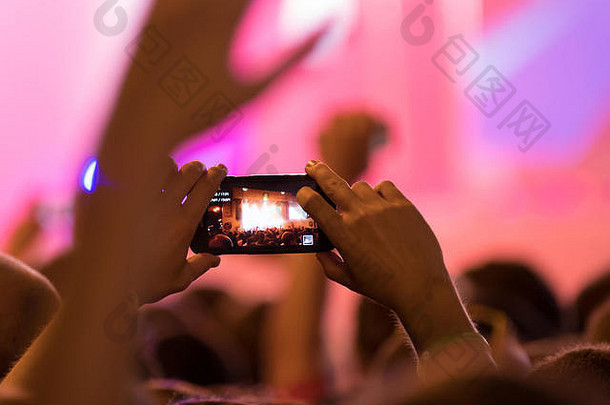 游客记录生活音乐会智能手机