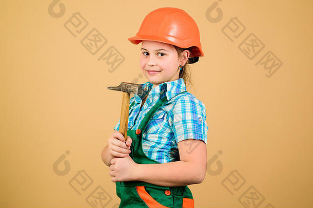 小女孩修复锤车间工具改善修复孩子护理发展未来职业构建器工程师架构师孩子工人硬他工作修复商店