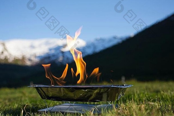燃烧火焰可移植的烧烤山草背景时刻停止