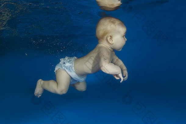 婴儿学习游泳水下水孩子类池