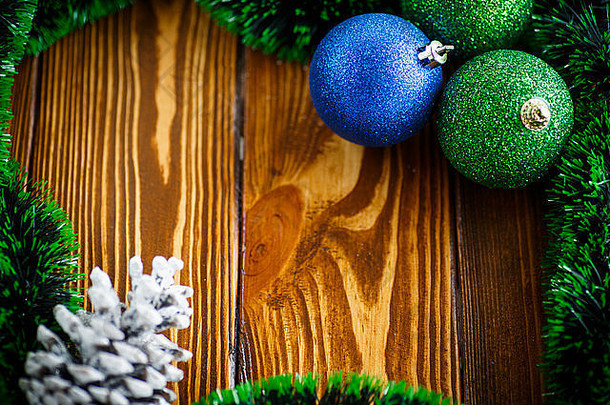 圣诞节球饰品木表格