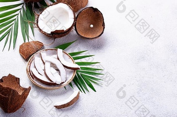 切片椰子棕榈叶子