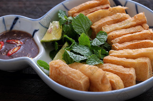首页使食物家庭餐炸豆腐虾粘贴受欢迎的食物便宜的美味的越南