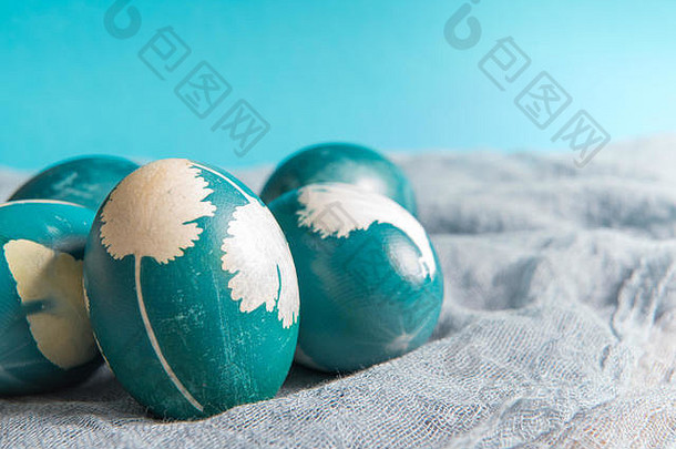 快乐复活节有机蓝色的复活节鸡蛋蓝色的背景复活节假期装饰复活节概念背景复制空间