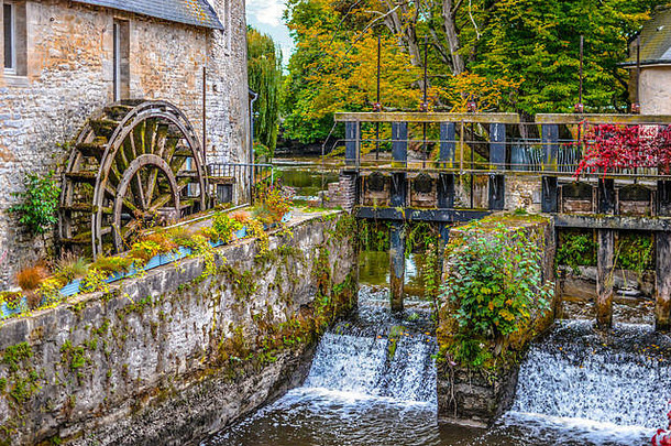 水机河aure中世纪的小镇大卫诺曼底海岸法国早期秋天颜色