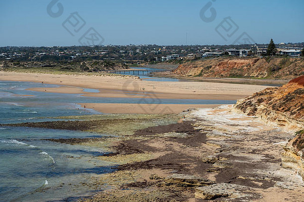 南安普顿的海滩明亮的阳光明媚的一天低潮港口诺阿伦加南澳大利亚11月