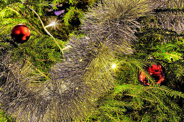 装饰<strong>圣诞节</strong>树