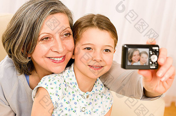 祖母（外）孙女图片微笑特写镜头肖像