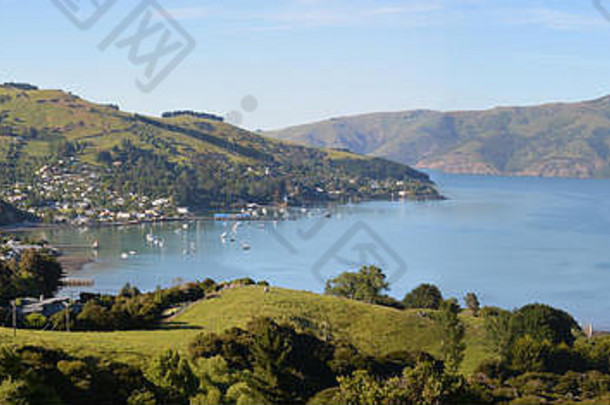 全景视图阿卡罗乡新西兰的受欢迎的旅游巡航船目的地
