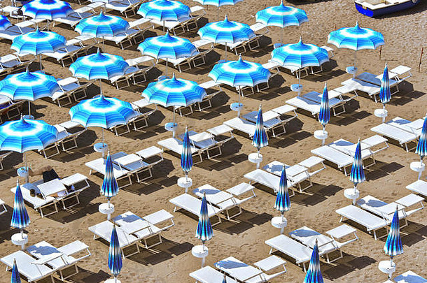 地中海海滩热夏天一天