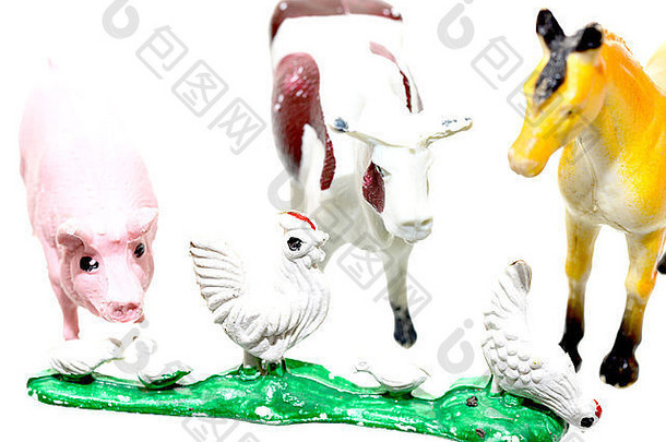 塑料玩具农场动物孤立的白色描绘农场生活
