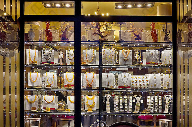 维尔纽斯立陶宛12月晚上橱窗商店立陶宛琥珀色的珠宝探索储备安贝