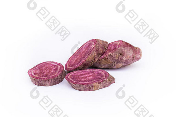 甜蜜的紫色的土豆孤立的白色背景
