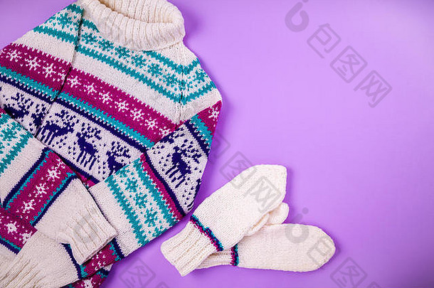 冬天女装集衣服配件紫色的背景毛衣连指手套