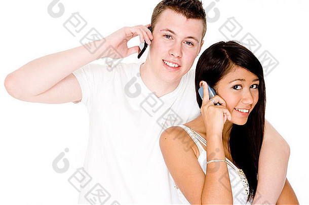 年轻的成年人白色会说话的移动手机手机