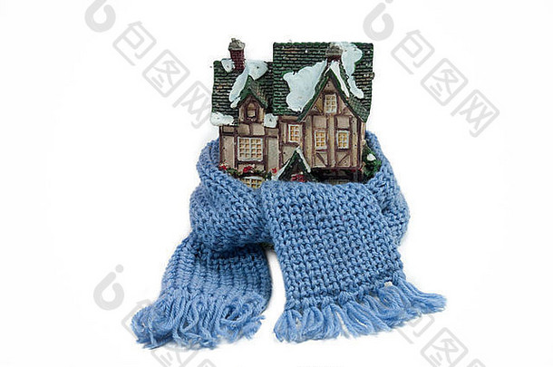 圣诞节玩具房子包装蓝色的手使披肩孤立的概念上的视图保护隔离房子