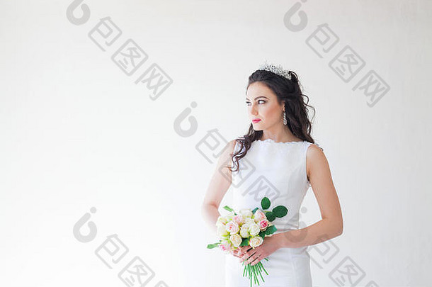 新娘白色婚礼衣服花束花