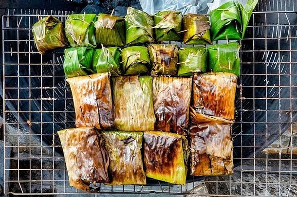 考县汤姆传统的泰国老挝甜点组成经验丰富的蒸黏糊糊的<strong>大米包装</strong>香蕉叶子