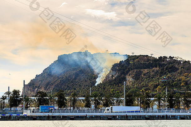 巴塞罗那视图Montjuic山火2月Montjuic重要的风景巴塞罗那