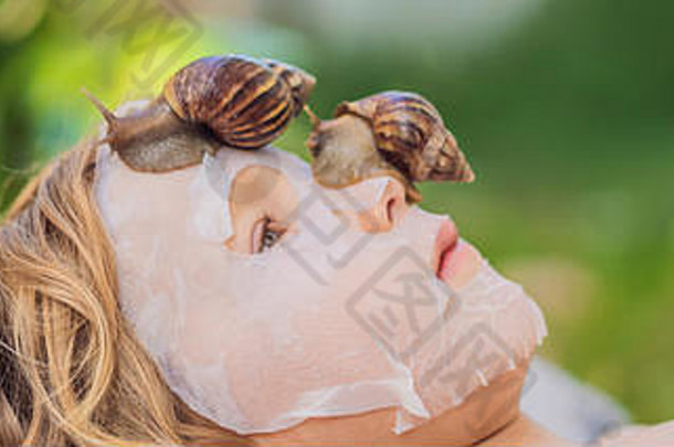 强烈年轻的面具蜗牛粘液孩子面具脸蜗牛蜗牛爬行脸面具水疗中心横幅长